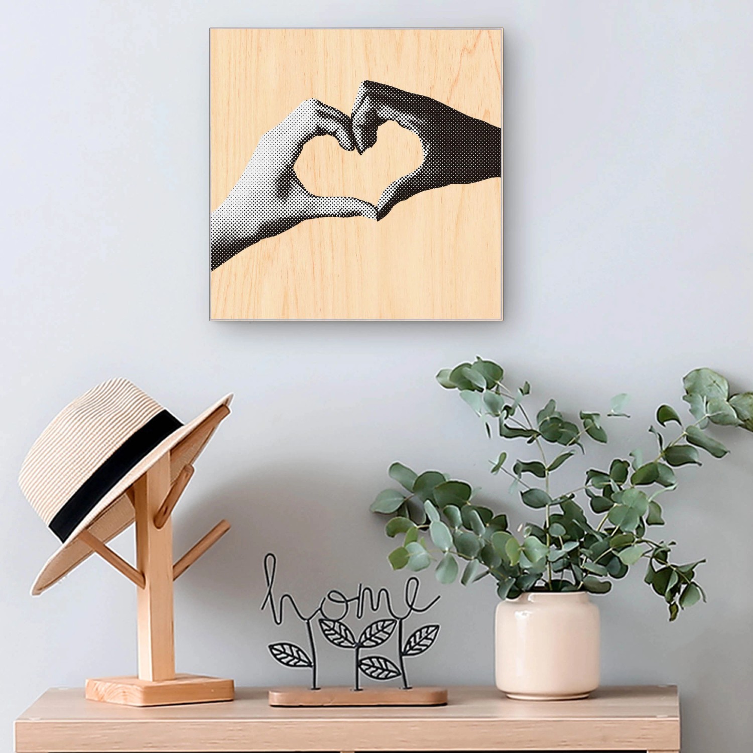 Banjado Schlüsselkasten mit Herzhände-Motiv. Schlüsselbox aus Holz, weiß, mit 50 Haken zur Wandmontage.