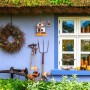 Relaxdays Vogelhaus Wirtshaus Holz Bunt Aufklappbar 23 cm x 18 cm x 18 cm 0,7 kg_5
