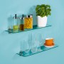 Zwei klare Glasböden Bransley mit gerundeten Ecken an einer blauen Wand, dekoriert mit Geschirr und Vorräten.