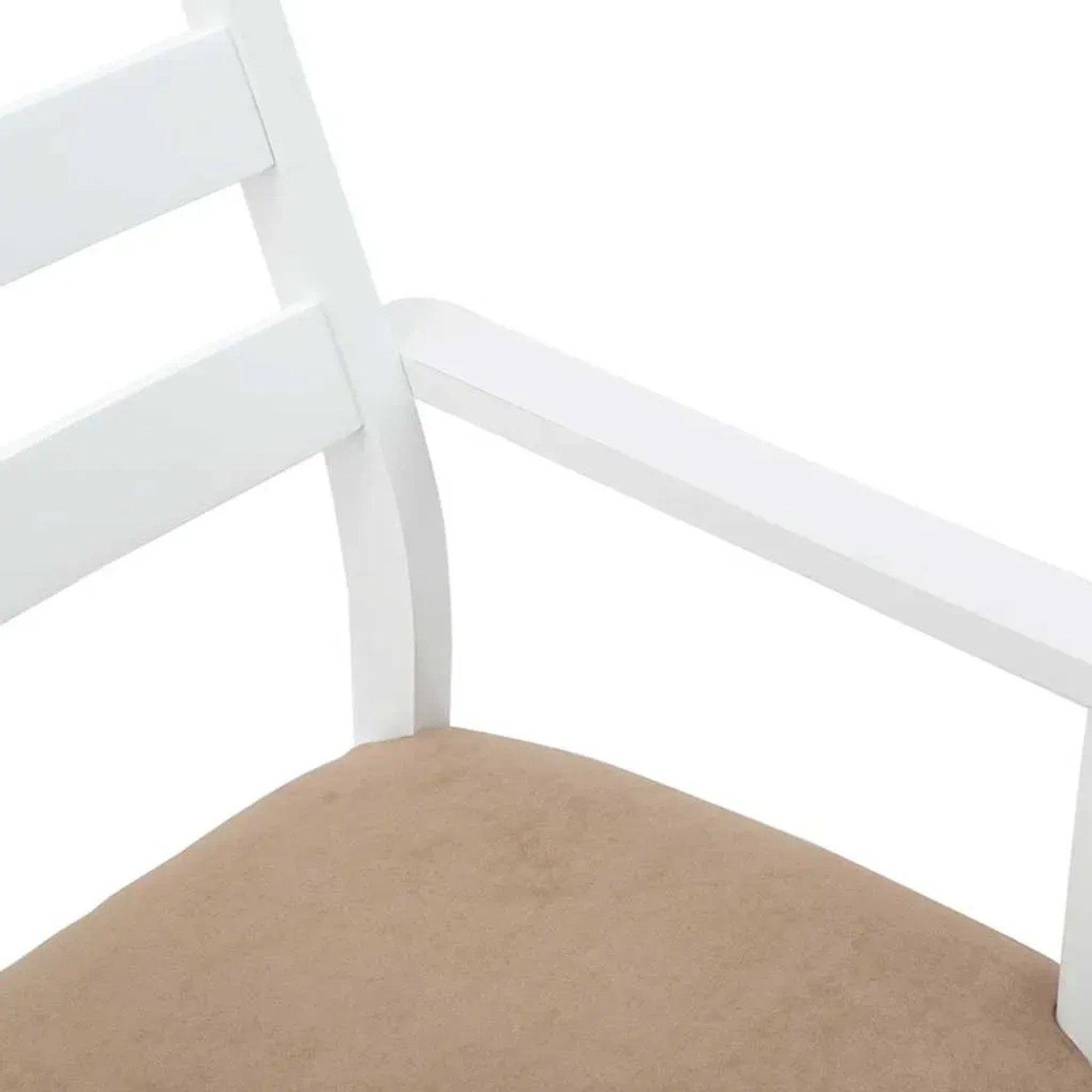 Detailansicht: Weißer Esszimmerstuhl aus Massivholz mit braunem Sitzkissen.