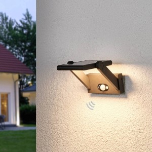 Schwarze Lucande LED Solar-Wandleuchte Valerian mit Bewegungsmelder für den Außenbereich.