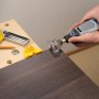 Dremel Kreissägenvorsatz 670 im Einsatz: Präzise Schnitte in Holz mit Miniaturwerkzeug Zubehör.