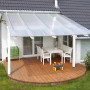 Terrasse mit transparenter Hohlkammerplatte (16mm) als Bedachung.