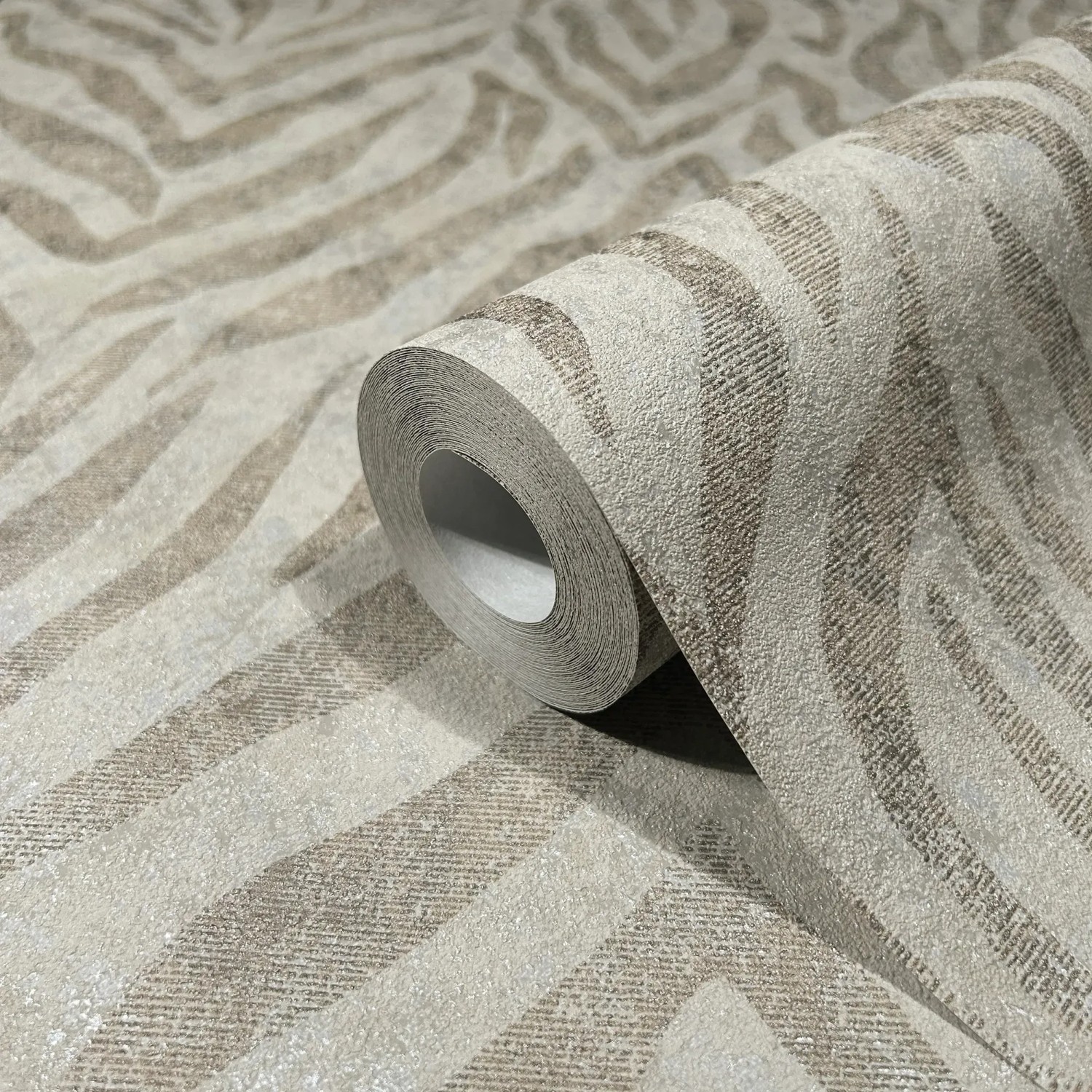 Beige Marburg Vliestapete GZSZ mit Zebra-Streifenmuster, Rolle 10,05 m x 0,53 m.