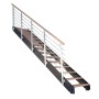 Treppe Kos mit 15 Buchenholzstufen, schwarzem Design-Geländer und Edelstahlstäben.
