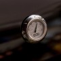 Detailaufnahme: Deckelthermometer des Weber Gasgrills Spirit E-220S Classic.