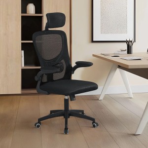 Ergonomischer Juskys Bürostuhl Baltimore in Schwarz mit atmungsaktiver Rückenlehne.