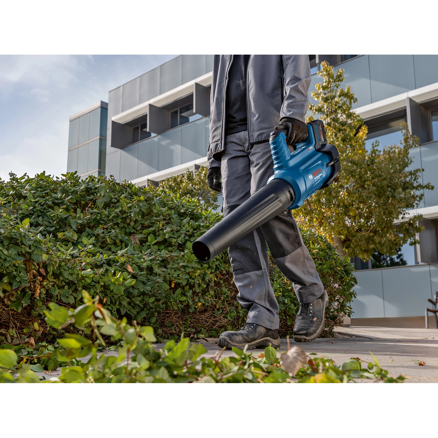 Bosch Professional AkkuLaubbläser GBL 18V750 Solo bei OBI