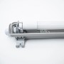 LED-Feuchtraumleuchte, 120 cm, 18 W, IP65, Detailansicht der grauen Wannenleuchte mit weißer LED Röhre.