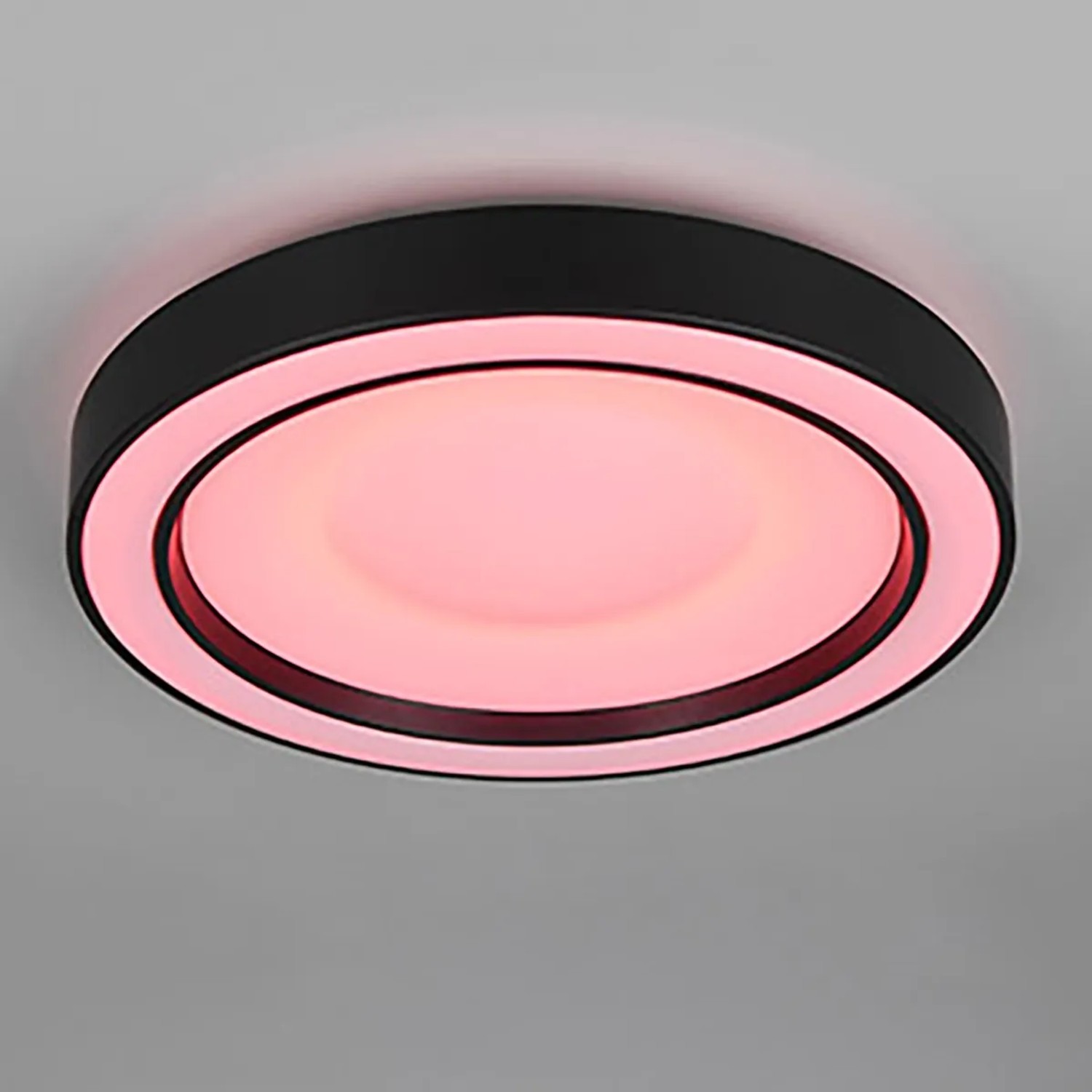 Schwarze, runde Reality LED Deckenleuchte Arco mit RGBW-Farbwechsler und Fernbedienung.