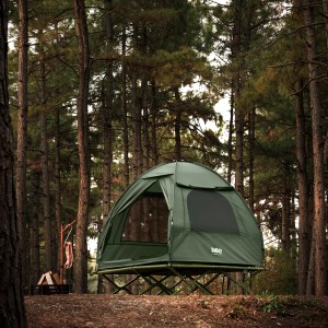 Grünes 3in1 Campingzelt (193x188x145cm) von SoBuy für 2 Personen im Outdoor-Bereich.