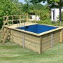 Karibu Holzpool mit Sonnenterrasse, Leiter und blauer Innenfolie im Garten.