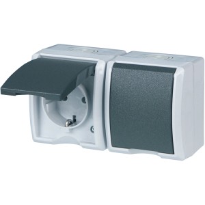 REV AquaForm Feuchtraumschalterprogramm, grauer Schalter und Steckdose mit Klappdeckel.