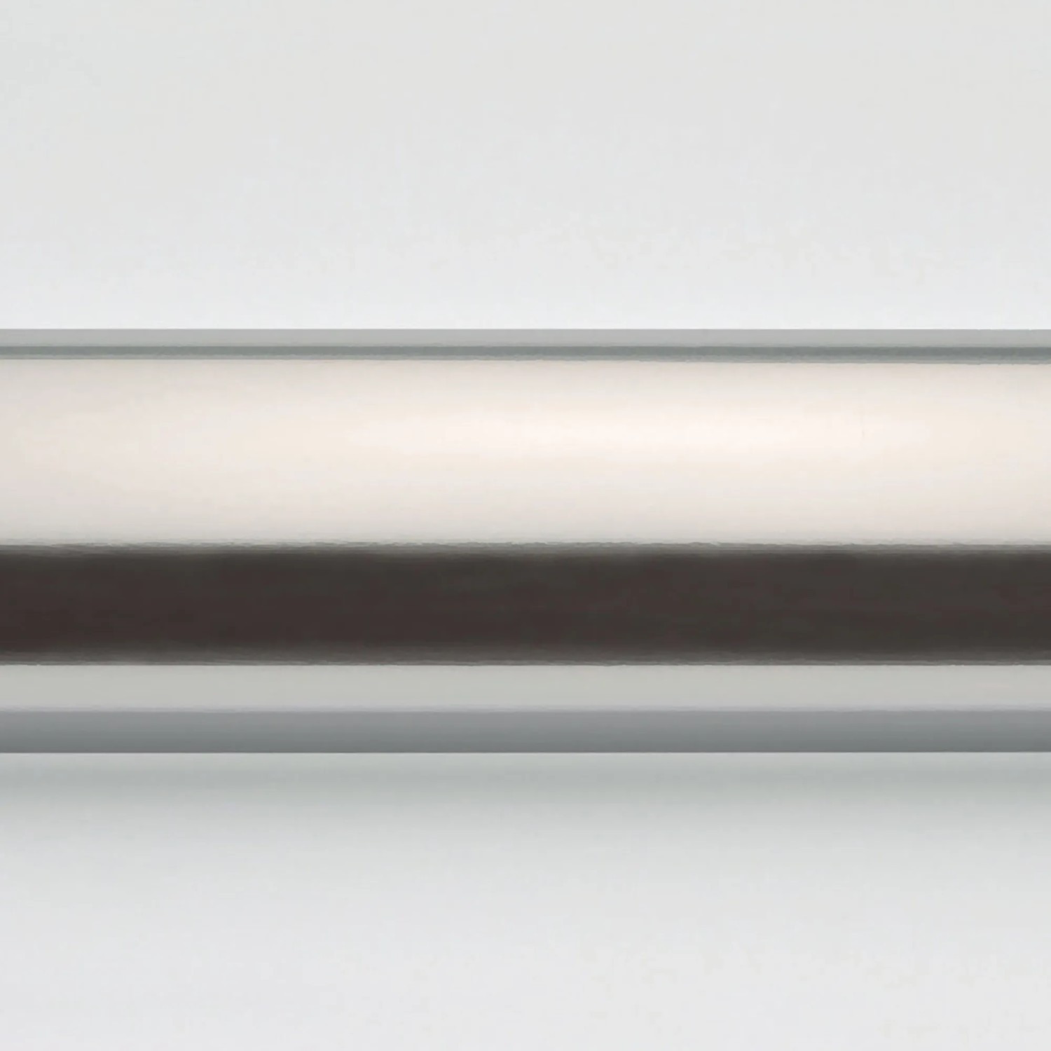 Detailaufnahme: Breuer Walk-In Duschwand Entra, Chromprofil.