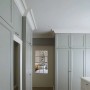 ORAC DECOR C217 LUXXUS Zierleisten (14 m) in Weiß, montiert als Deckenleiste in einem Raum.