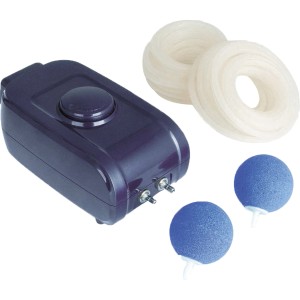 Ubbink AIR 200 Teichbelüftungspumpe (5,5 W) mit 2 Luftausströmern und Schläuchen.