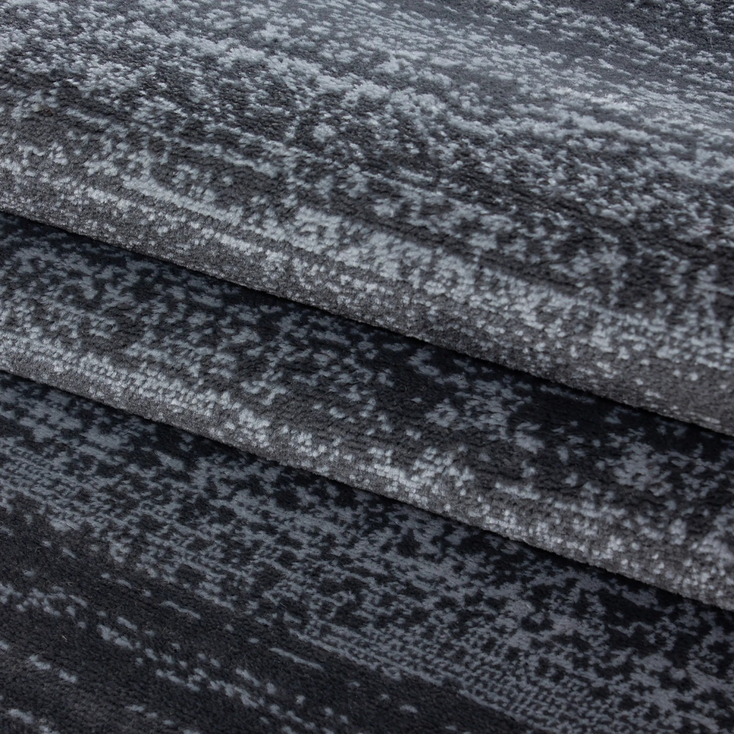 Detailansicht: Grauer Ayyildiz Kurzflorteppich Plus 8000, 80x300 cm. Moderner Teppich mit Muster.