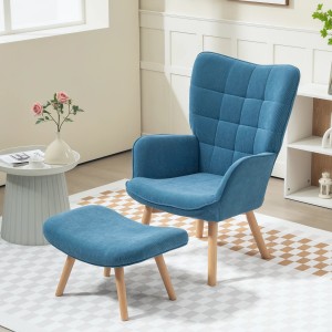 Blauer Cord Ohrensessel mit Hocker. Loungesessel mit Holzfüßen und gesteppter Rückenlehne.