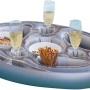 Schwimmender Getränkehalter für Whirlpool mit Getränken und Snacks.