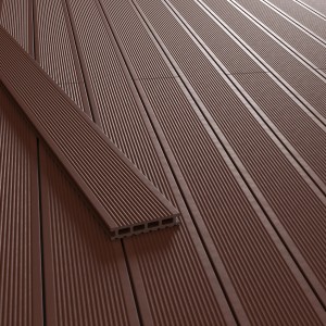 Braune Kovalex WPC Terrassendielen mit geriffelter Oberfläche. Robuster und pflegeleichter Bodenbelag.