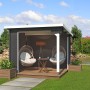 Lasita Gartenhaus Buffalo 275 in Carbongrau mit zwei Hängekörben und Tisch auf Holzterrasse.