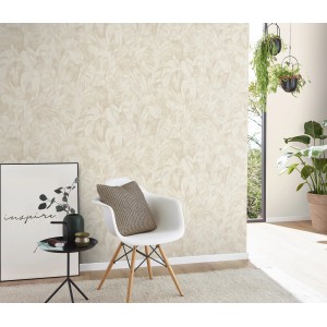 Beige Vliestapete Deliciosa von Erismann mit Blätter-Motiv, Teil der Kollektion Play of Light.