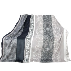 Hellgraue Bestlivings Kuscheldecke Flanell mit Ornamentmuster, 130x170 cm.