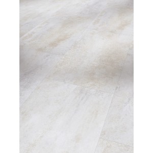 Parador Designboden Vinyl Trendtime 5 Dolomit Weiß mit Mineralstruktur und Fase, verlegt.