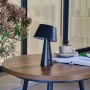 Dimmbare LED Solarleuchte Lirinor in Schwarz für Garten und Terrasse.