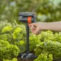 Gardena Viereckregner OS 90 mit 20 cm Verlängerungsrohr im Garten.