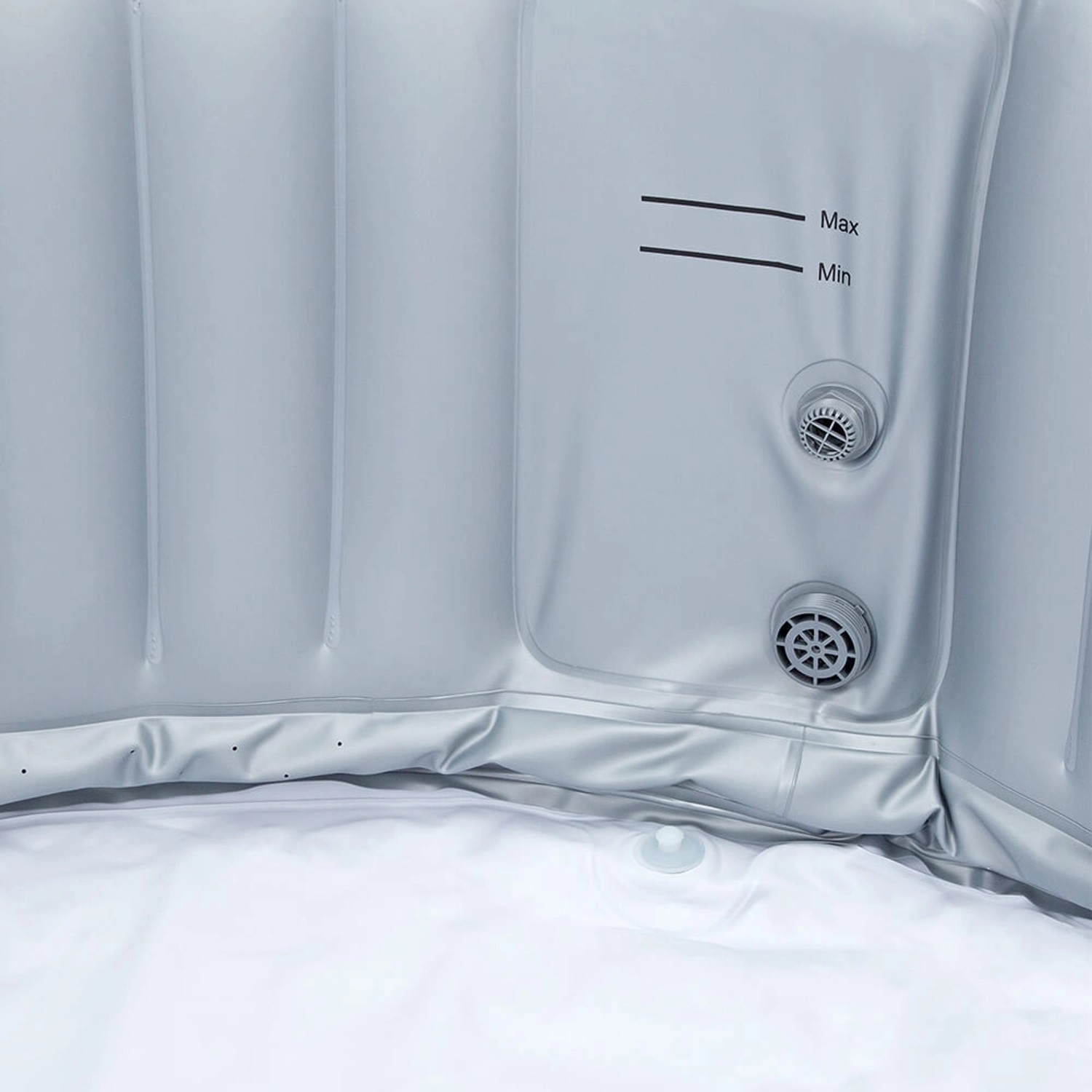 Detailansicht Home Deluxe Whirlpool Splash Beton: Füllstandsanzeige und Ventile.