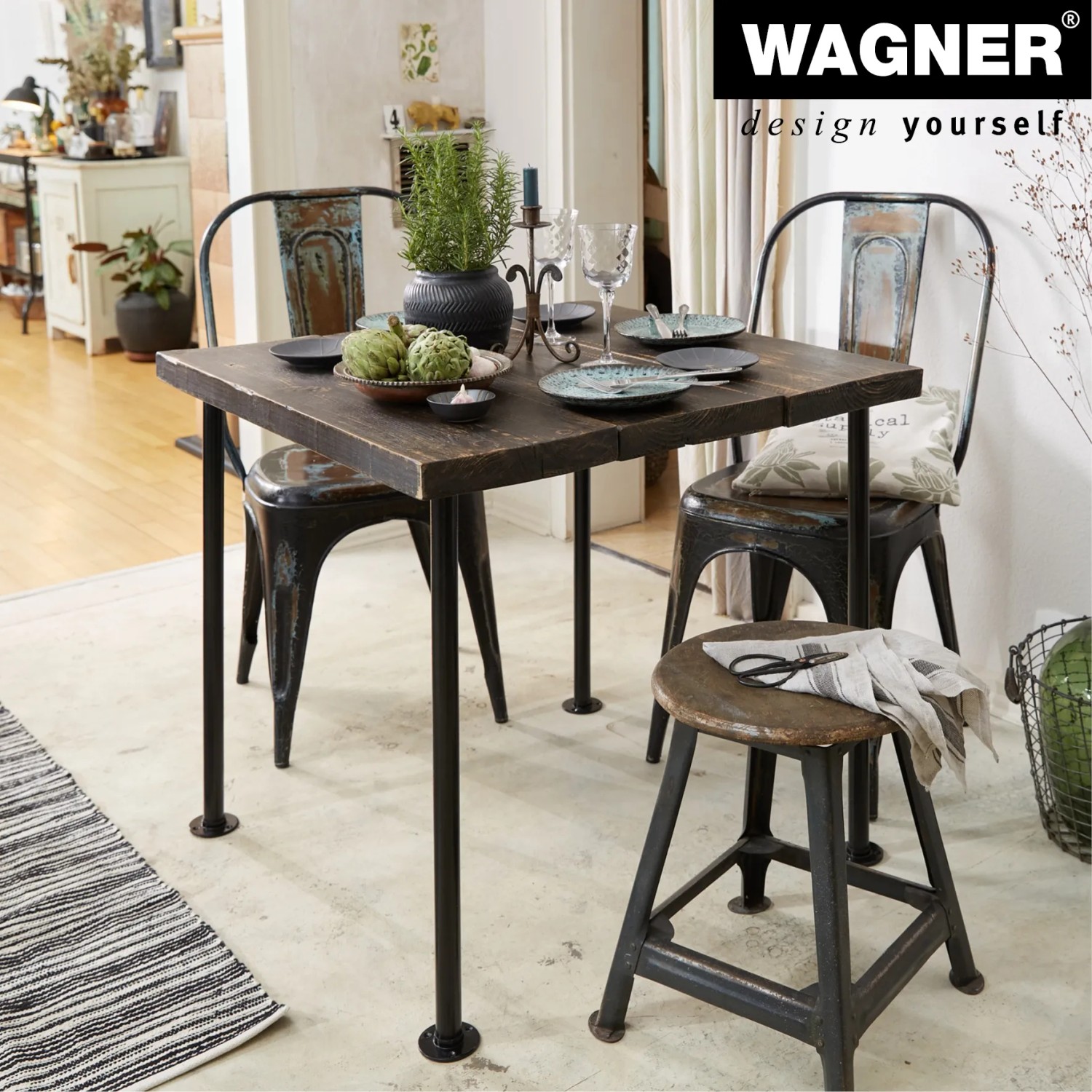 Esstisch mit schwarzen Wagner Industrial Pipe Möbelbeinen aus Stahl, passend zum Industrial Style.