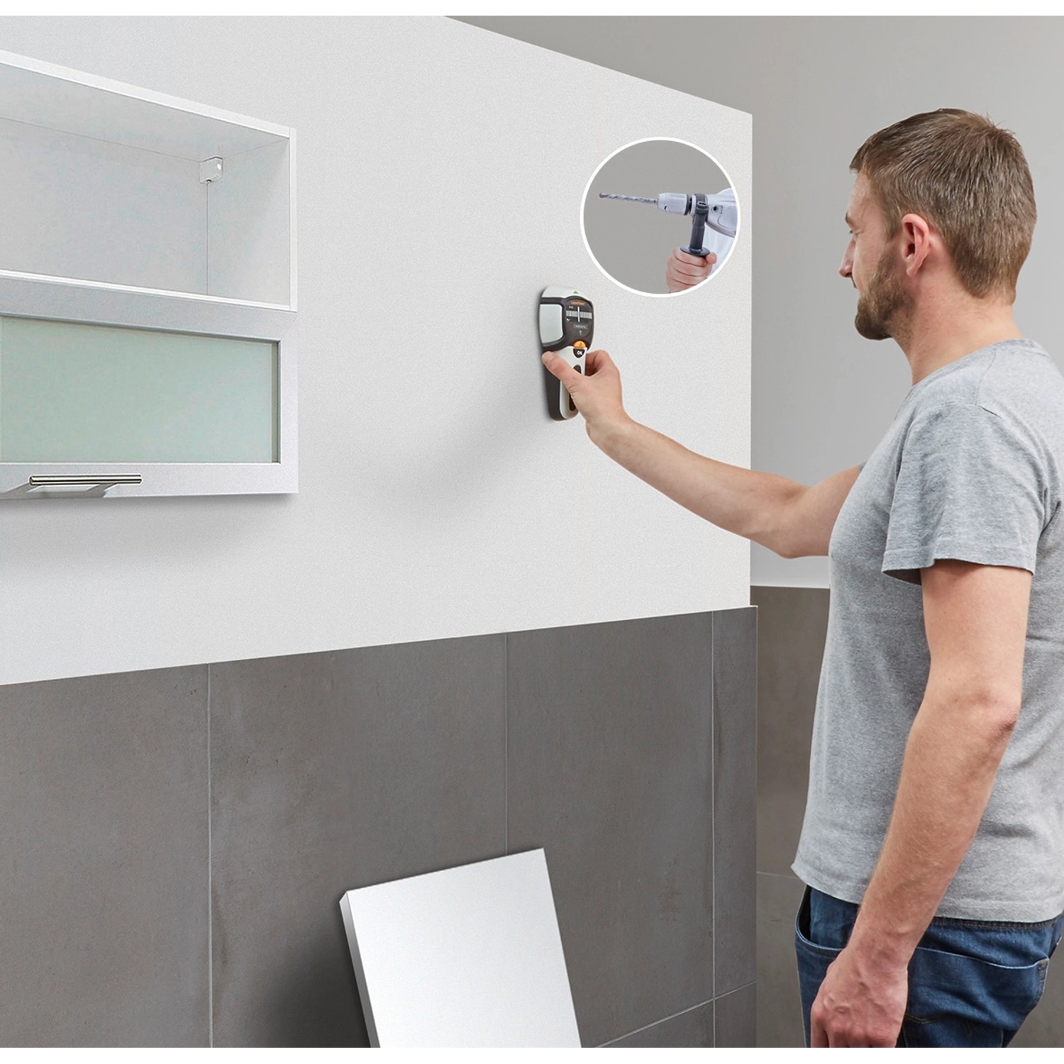 Laserliner MultiFinder Plus Ortungsgerät im Einsatz zum Finden von Leitungen vor dem Bohren.