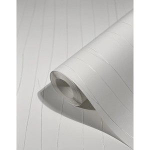 Weiße Marburg Vliestapete mit Streifen in Crushed-Optik, modernes Design.