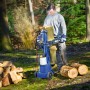 LUX Holzspalter HSP-6/2700 A, 6 t, in Aktion mit Holzscheiten im Garten.
