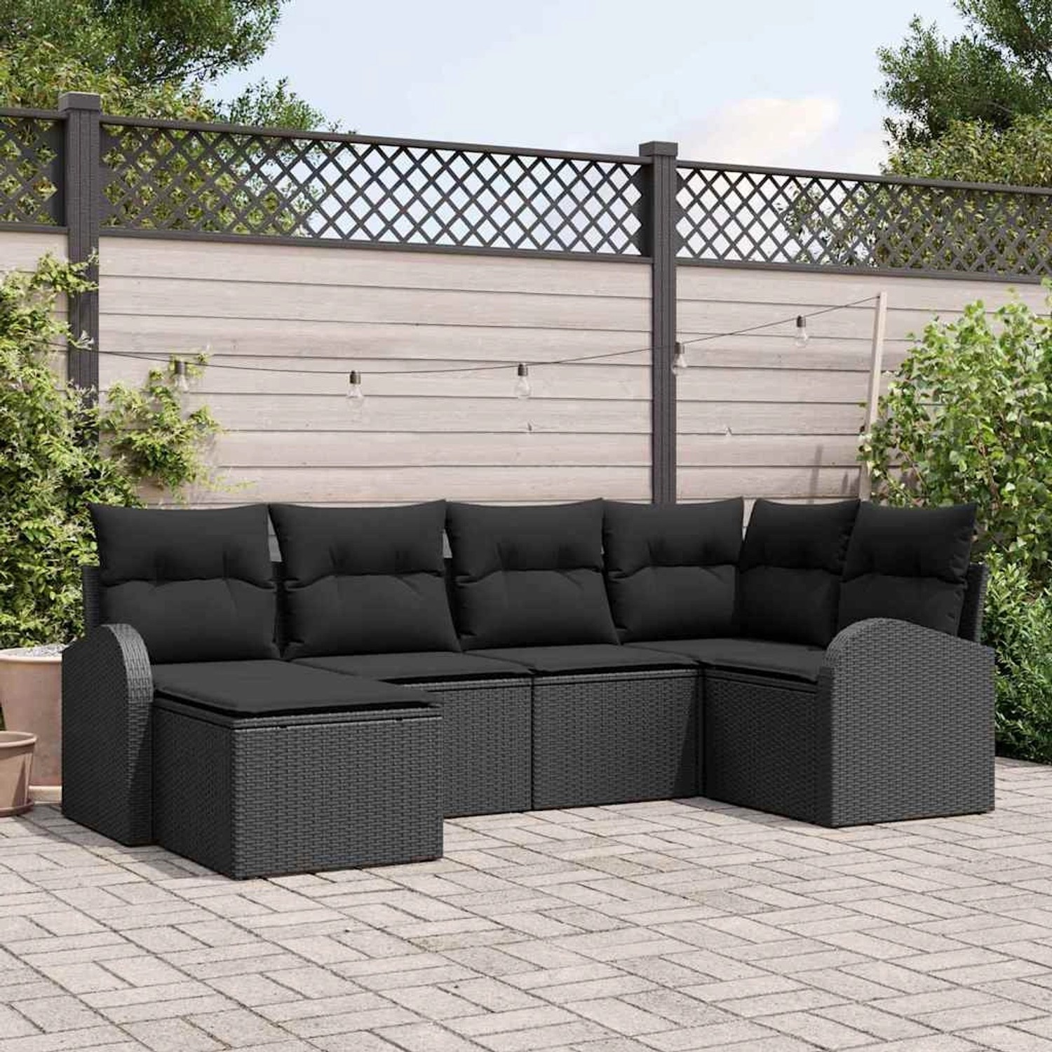 Schwarzes 6-tlg. vidaXL Garten-Sofa-Set aus Poly Rattan mit Kissen für Terrasse und Garten.
