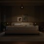 Gemütliches Schlafzimmer mit Philips Hue E14 Leuchtmitteln. Smarte LED-Lampen erzeugen warmes, dimmbares Licht für Atmosphäre.