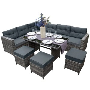 Graues Polyrattan Gartenmöbel Set mit Ecksofa, Tisch und Hockern für 9 Personen.