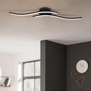 Schwarze, wellenförmige LED Deckenleuchte Onda von Näve, 66 cm lang, für Wohnräume.