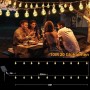 Salcar 10M LED Solar-Lichterkette mit warmweißen Glühbirnen beleuchtet eine gemütliche Gartenparty im Außenbereich.