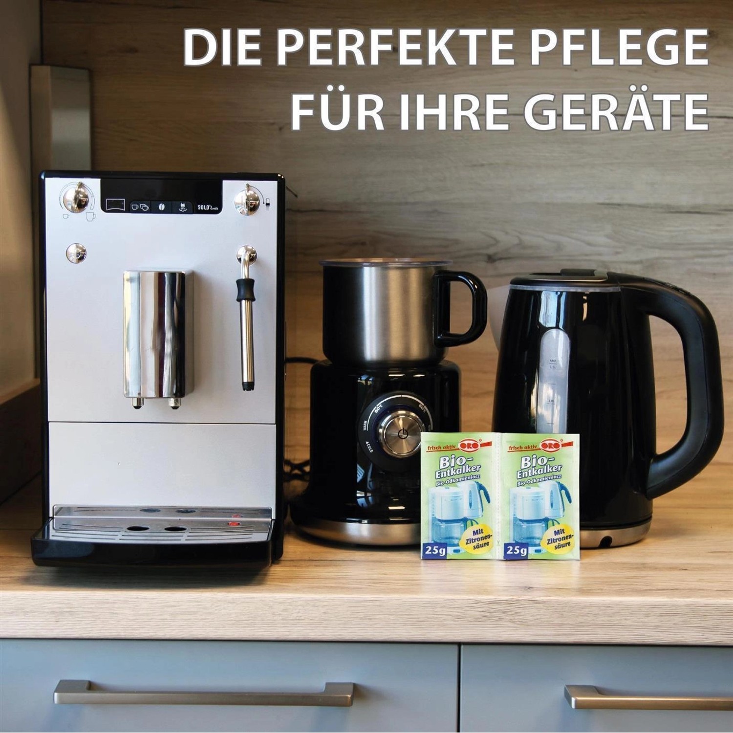 Bestlivings Bio Entkalker 10 x 25g mit Kaffeemaschine und Wasserkocher im Hintergrund.