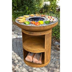 Buschbeck Plancha-Grill Karuk mit Grillring aus Edelstahl, mit Grillgut und Holzscheiten.