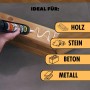 UHU Kraft Montage Universal Kleber aus Kartusche wird auf Holz aufgetragen.