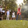 Krocketspiel aus Kiefernholz mit 4 Spielern im Garten. Spiel & Spaß für die ganze Familie.