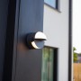 Moderne Lutec LED-Außenwandleuchte Eklips in Anthrazit mit zwei drehbaren Leuchtenköpfen.