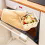 Rotho Clic & Lock Glasdose (0,75l, Horizontblau) mit Speisen vor Backofen. Vorratsdose backofenfest.