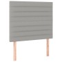 Hellgraues Boxspringbett Kopfteil mit Stoffbezug und Holzfüßen, Betten Kategorie.