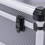 Detailaufnahme: LUX Aluminium Werkzeugkoffer mit Verschluss und Kantenschutz.