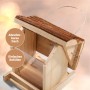 Helles Vogel Futterhaus aus Holz mit braunem Dach, Kunststoffscheiben und Aufhängung. Abnehmbares Dach für einfaches Befüllen.