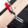Detailaufnahme: PROREGAL QBRICK Werkzeugkasten mit Holz und Schraubzwinge.